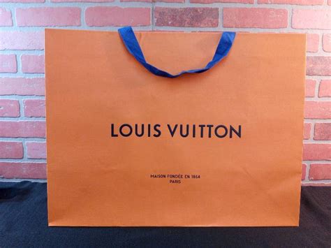 louis vuitton paper shopping bag.